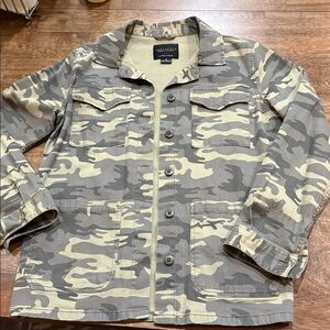 Sanctuary Shacket Camo 4 Pocket. Medium. Muted green and gray.